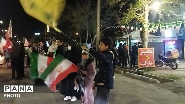 حضور دهه نودی ها در رژه ماشینی بلوار فضل نیشابور 