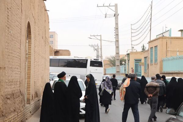 اعزام دانش‌آموزان دختر یزدی به سفر معنوی حج عمره