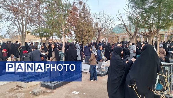 آیین چراغ برات در مزار شهیدان خلیل آباد 