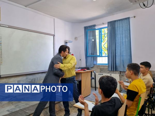 بازدید مسئولان آموزش و پرورش از مدارس سطح شهر سملقان به‌مناسبت هفته معلم