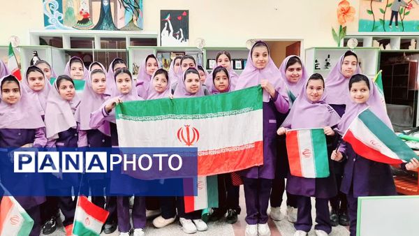 جشن دهه فجر با نقاشی‌های خلاقانه دانش‌آموزان پایه پنجم در کانون پرورشی تفت