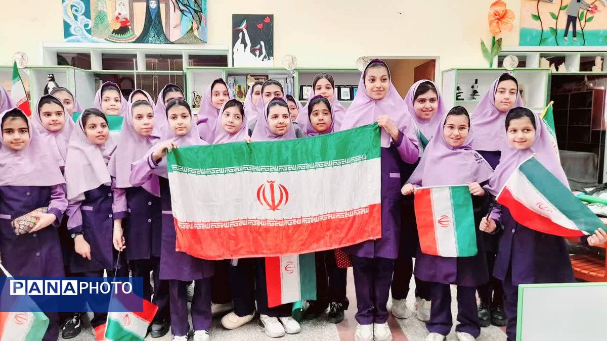 جشن دهه فجر با نقاشی‌های خلاقانه دانش‌آموزان پایه پنجم در کانون پرورشی تفت