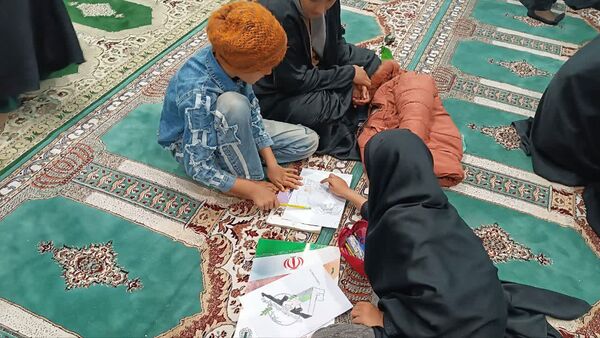 برپایی میز خدمت و نمایشگاه نقاشی در جشن 22 بهمن مارگون
