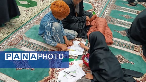 برپایی میز خدمت و نمایشگاه نقاشی در جشن 22 بهمن مارگون