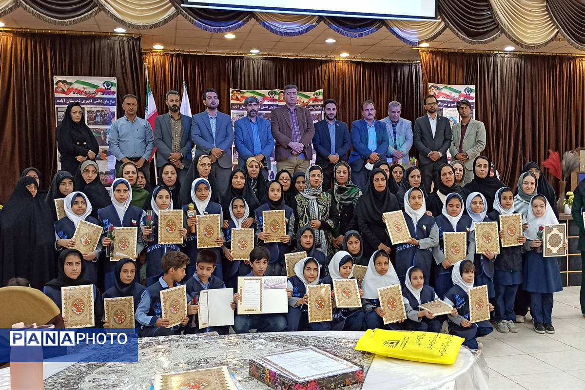 مراسم تجلیل وتقدیر از دانش‌آموز خبرنگاران پانا آباده توسط رئیس سازمان دانش‌آموزی استان فارس