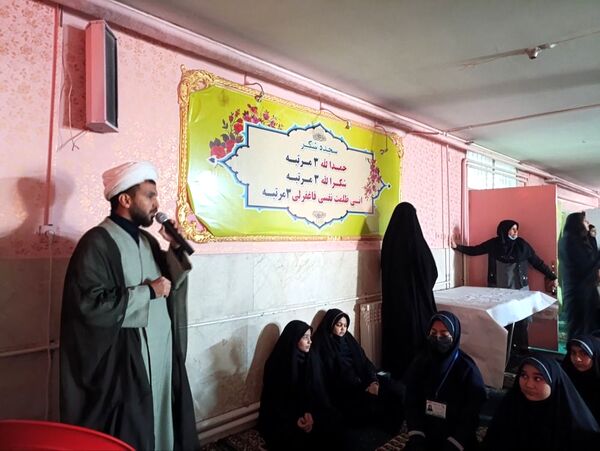 دبیرستان دخترانه شاهد قدسیان میزبان پیکر مطهر شهید گمنام