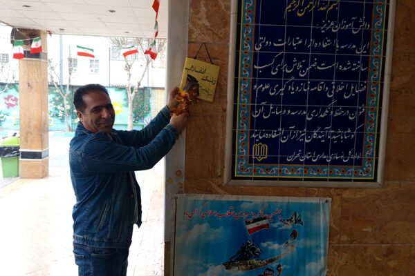 جشن پیروزی انقلاب اسلامی در مدارس رباط‌کریم