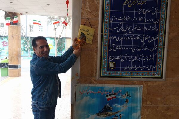 جشن پیروزی انقلاب اسلامی در مدارس رباط‌کریم