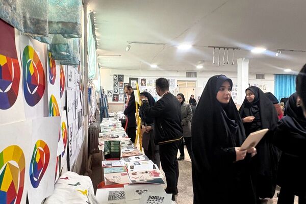 نمایشگاه دست‌سازه‌های خلاق در هنرستان تقوی‌پیشگان بهارستان۲
