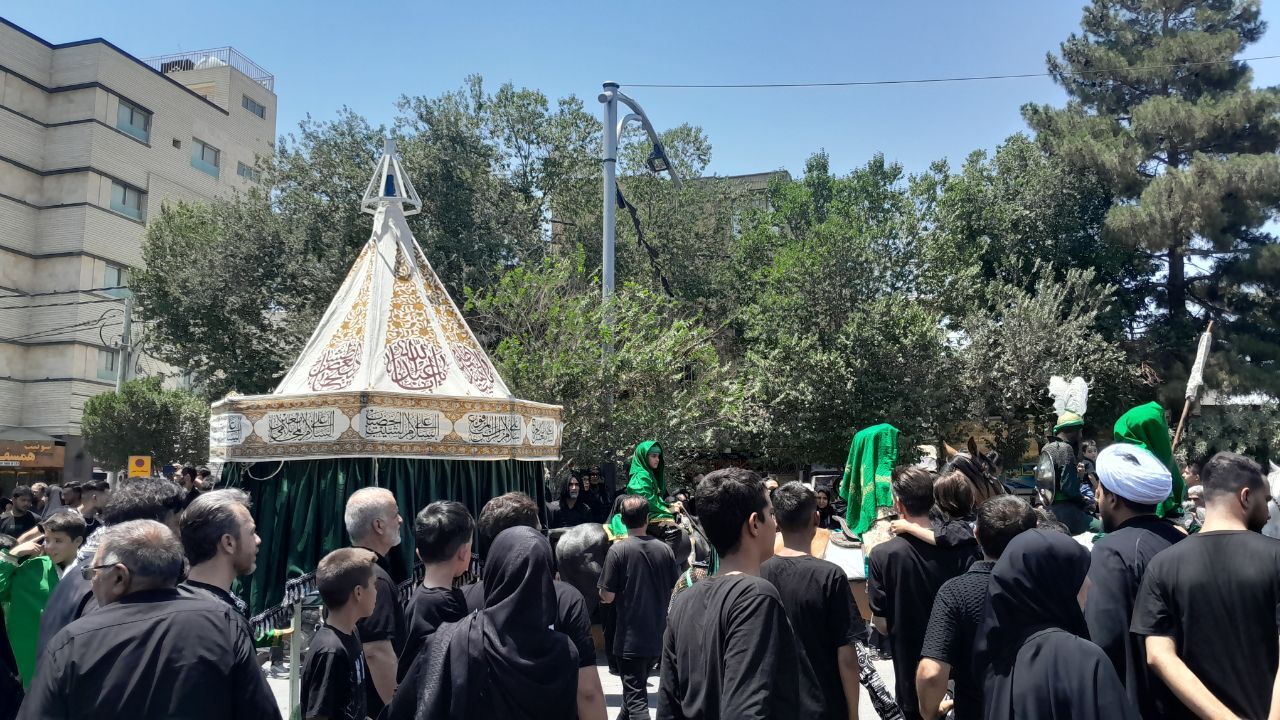 قافله عزاداری ظهر تاسوعا به یاد علمدار کربلا
