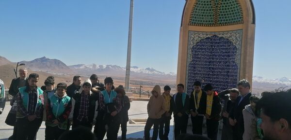 غبارروبی گلزار شهدا 
