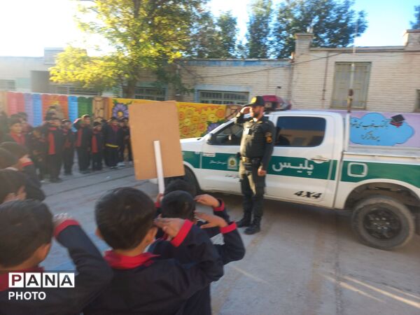 قاب های ماندگار از بازدید نیروی انتظامی در مدرسه معلم آشخانه 