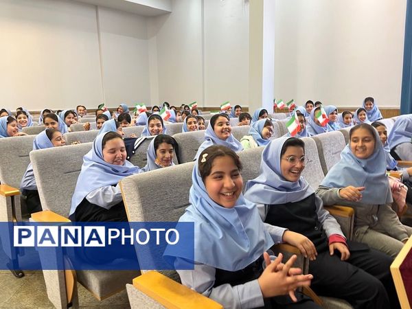 گرامیداشت سیزدهم آبان و روز دانش‌آموز در دبستان آرمینه مصلی نژاد