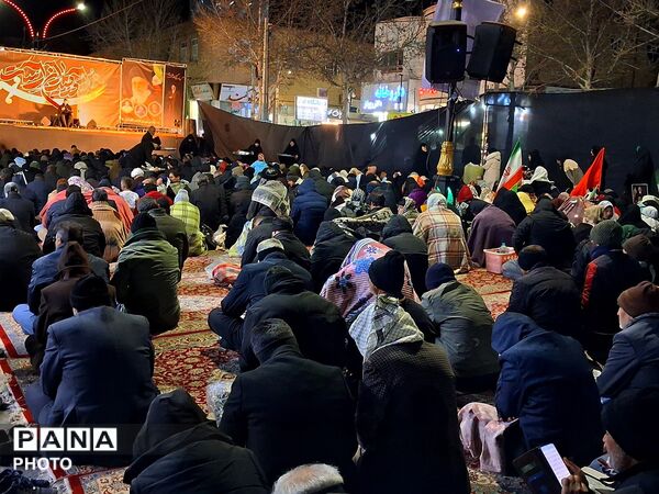 مردم کاشمر در کف خیابان و در هوای سرد احیا داشتند