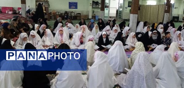 برگزاری محفل انس با قرآن با حضور قاریان برتر استانی در شهر اراک