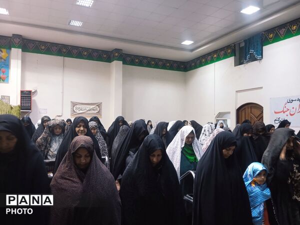  قرائت قرآن همزمان با اولین روز شهادت رهبر معظم انقلاب