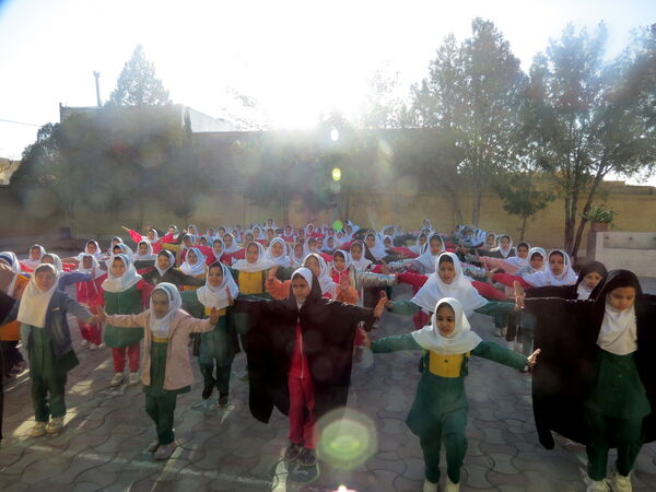 صبحگاهی شاد و پرنشاط در مدارس خاتم