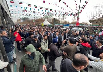 حضور رئیس‌جمهور پزشکیان در راهپیمایی ۲۲ بهمن