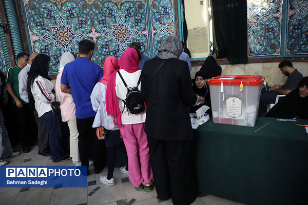 مرحله دوم انتخابات چهاردهمین دوره ریاست‌ جمهوری در حسینیه ارشاد