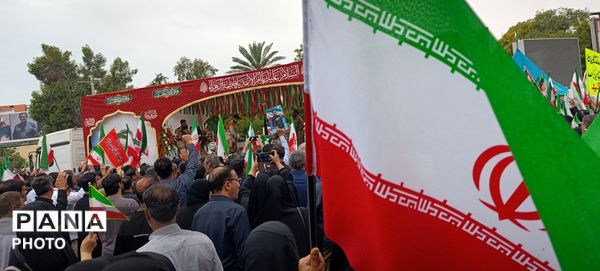 وداع حماسی دریادلان هرمزگان با فرمانده شهید علیرضا تنگسیری در بندرعباس