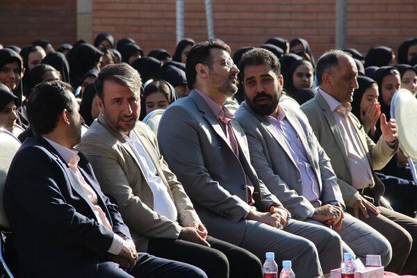 برگزاری جشن مهر محمدی با حضور مسئولان در مدرسه بانو عفت آهنگری ناحیه یک شهرری
