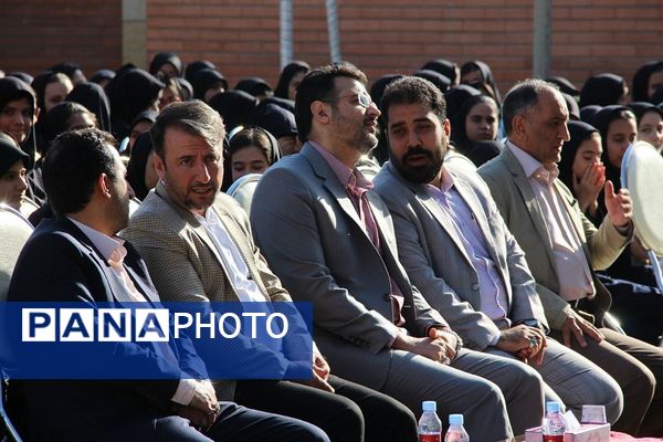 برگزاری جشن مهر محمدی با حضور مسئولان در مدرسه بانو عفت آهنگری ناحیه یک شهرری