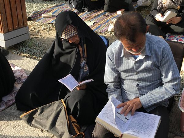 برپایی مراسم دعای عرفه در گلستان شهدای اصفهان