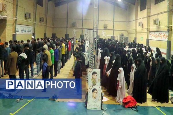 محفل دانش‌آموزی انس با قرآن کریم منطقه گلباف