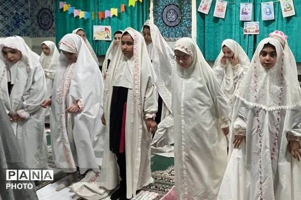بهار تعلیم و تربیت در دبستان هدی؛ با عطر قرآن و صف‌های نماز