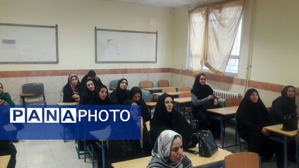جلسه هدایت تحصیلی دبیرستان دخترانه حضرت زینب(س) کاشمر