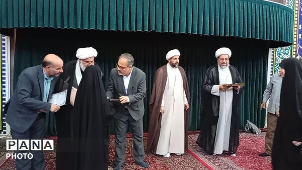 تجلیل از افتخارآفرینان عرصه نماز و قرآن ملایر