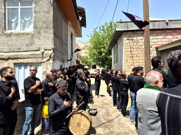 میزبانی خانواده شهید سلیمان سلیمانی از هیات فاطمیون بلده