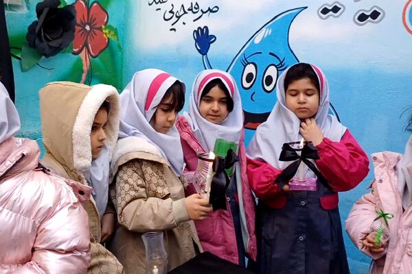 ایستگاه صلواتی در دبستان سارا، میزبان دل‌های کوچک در سوگ حضرت فاطمه(س) بود