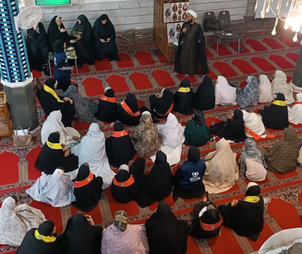 لحظاتی شاد از اعتکاف دانش‌آموزی با حضور نویسندگان و فرهیختگان یزد 
