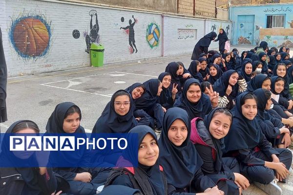 گرامیداشت روز آزمایشگاه در مدارس کهریزک 