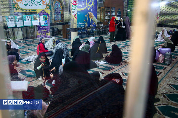 اعتکاف دانش‌آموزی در مسجد قائمیه