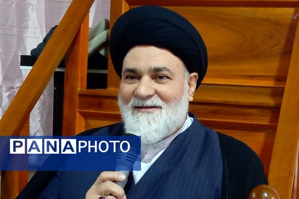 مدرسه شهید لطفی بهارستان‌دو میزبان جشن دهه فجر 