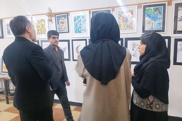 برپایی نمایشگاه آثار هنری دانش‌آموزان به مناسبت دهه فجر 