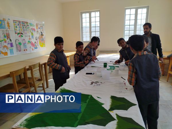 نقاشی همگانی توسط دانش‌آموزان دبستان شهید پسندیده فدافن
