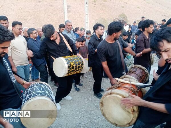 خاک سپاری پیکر شهید حمید عوض‌زاده در روستای خورخوروست فین