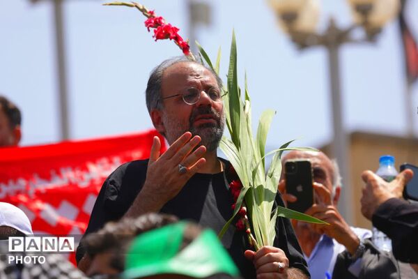 وداع با پیکر مطهر امام شهید در مصلای تهران
