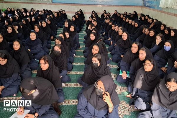 همایش برنامه ریزی درسی و مشاوره تحصیلی در دبیرستان بنت‌الهدی بهارستان دو