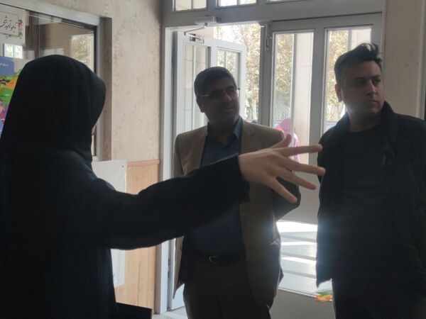 بازدید معاون پرورشی و تربیت بدنی ناحیه سه از دبیرستان مصلی‌نژاد ام البنین 