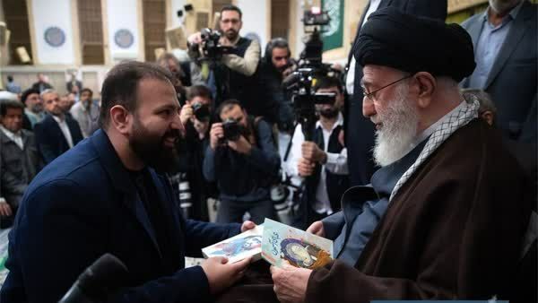 ‌روایت متولیان از نگارش «عبای آسمون» و تقدیم آن به رهبر معظم انقلاب