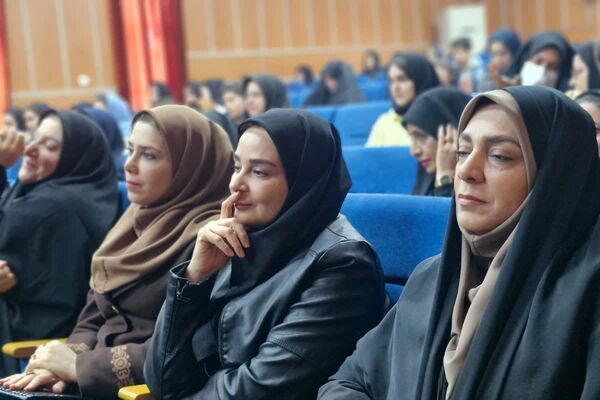 آیین تجلیل و اختتامیه طرح‌های آموزشی معاونت آموزش متوسطه و برگزیدگان رتبه‌های برتر آموزشی در قرچک