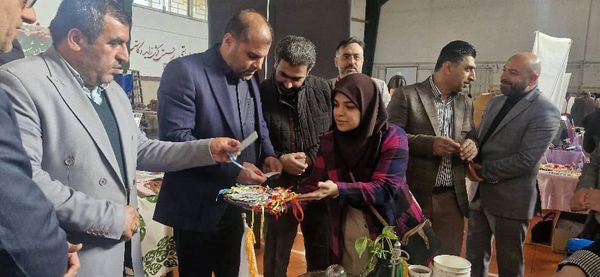 افتتاح نمایشگاه دست‌سازه‌های هنرجویان هنرستان‌های محمودآباد 