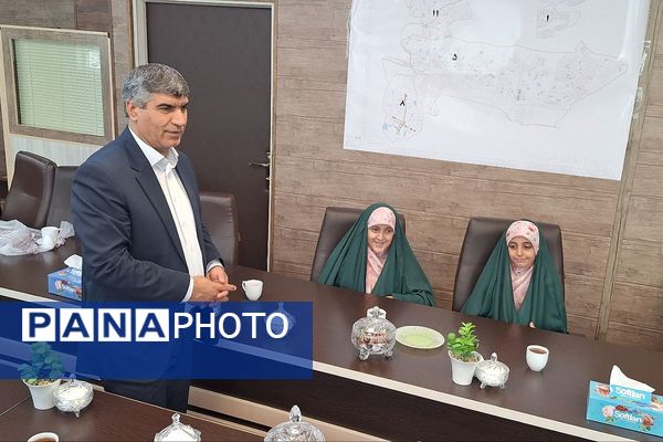 اجرای سرود به مناسبت هفته وحدت و میلاد نبی اکرم (ص) در اداره آموزش و پرورش پردیس 