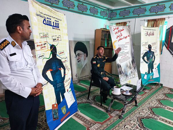 آموزش پیشگیری‌های اجتماعی در دبیرستان پسرانه جزیره بوموسی 