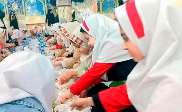 دانش‌آموزان بویین‌زهرایی در جشن روزه‌اولی‌ها از خدای خود تشکر کردند