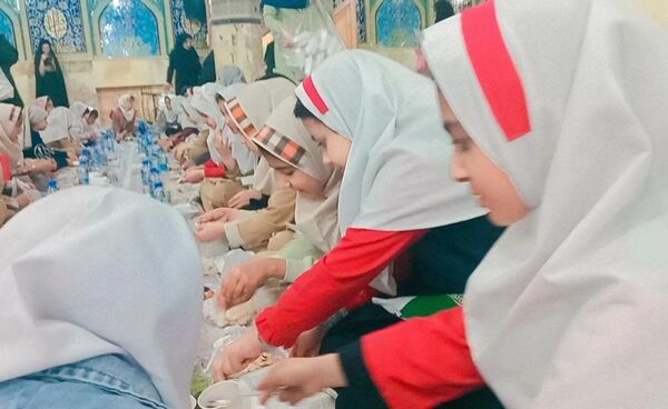 دانش‌آموزان بویین‌زهرایی در جشن روزه‌اولی‌ها از خدای خود تشکر کردند
